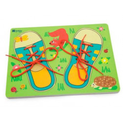 JUEGO ANDREUTOYS ENHEBRAR HILAR Y COSER 30X22,5X1,3CM